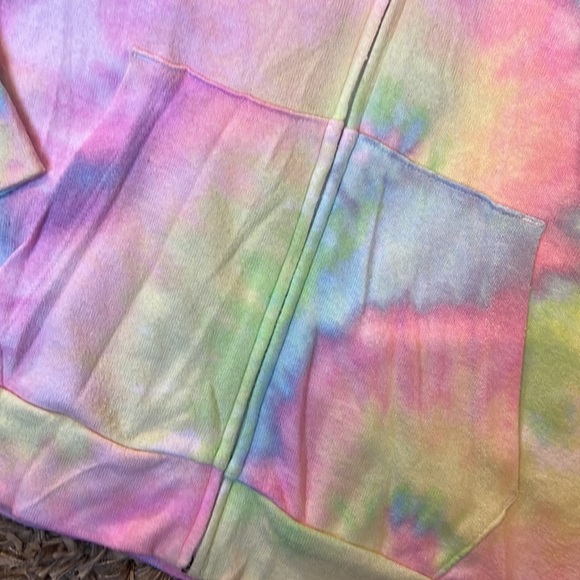 Very pretty VS sweatshirt great condition hardly worn - Picture 4 of 4